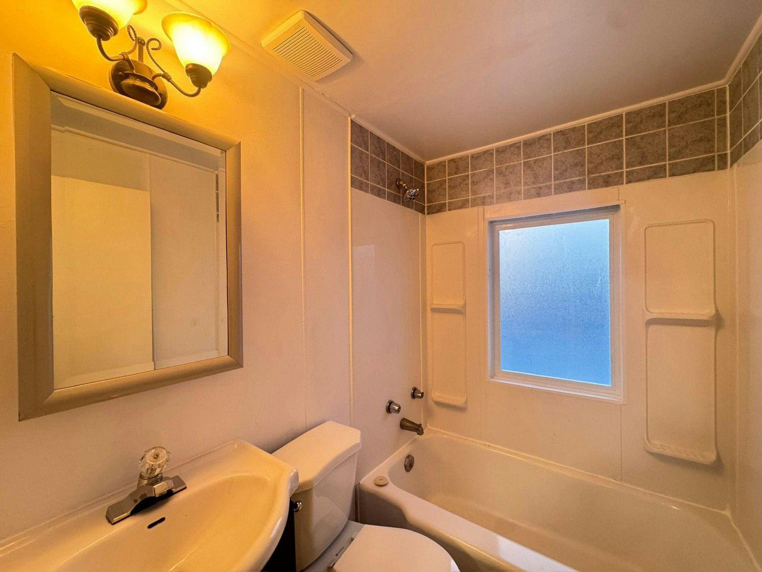 10-32 Price Avenue, Welland, ON, L3C 3X9 - 9