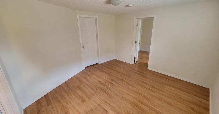 9620 75 Street Northwest, Edmonton, AB, T6C 2H9 - 10