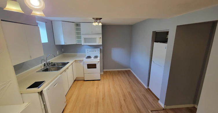9620 75 Street Northwest, Edmonton, AB, T6C 2H9