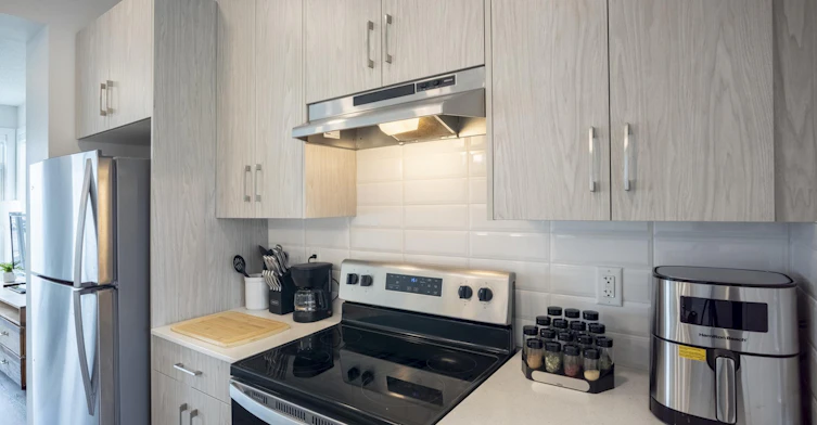 21750 93 Avenue Northwest, Edmonton, AB, T5T 7S5 - 5