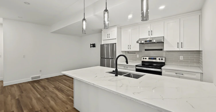 258B-258 22 Avenue Northeast, Calgary, AB, T2E 1T5 - 2
