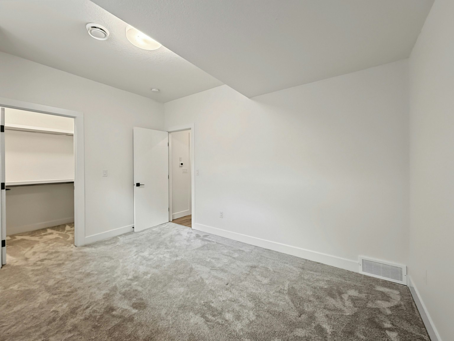 258B-258 22 Avenue Northeast, Calgary, AB, T2E 1T5 - 11