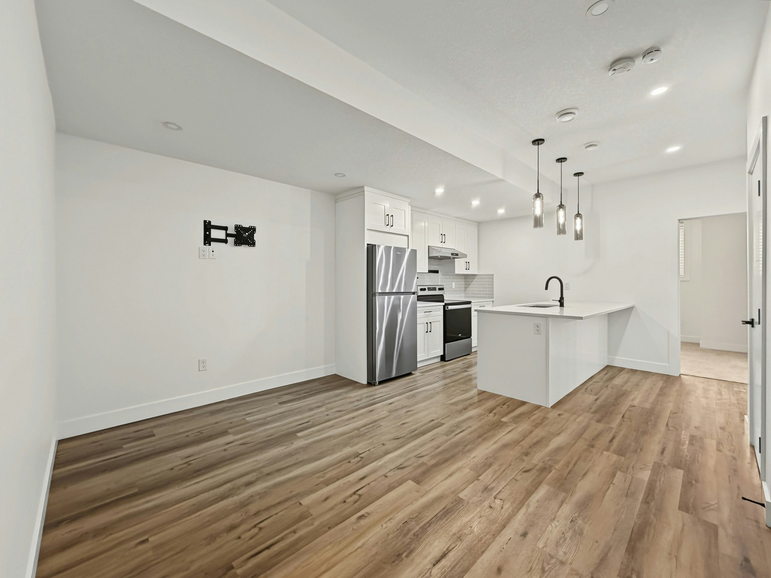 258B-258 22 Avenue Northeast, Calgary, AB, T2E 1T5 - 3