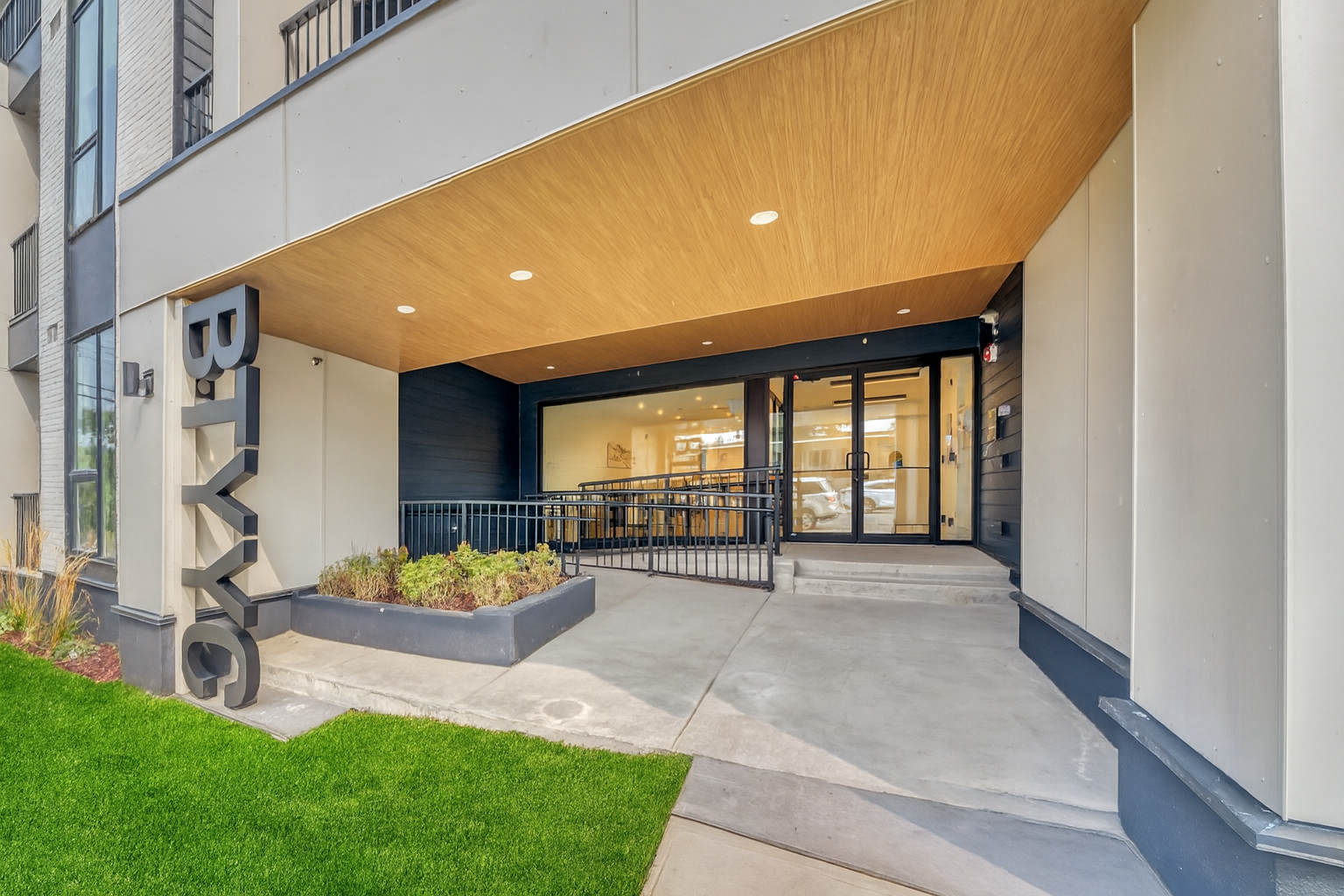 301-2504 22 Street Northwest, Calgary, AB, T2M 3W8 - 3