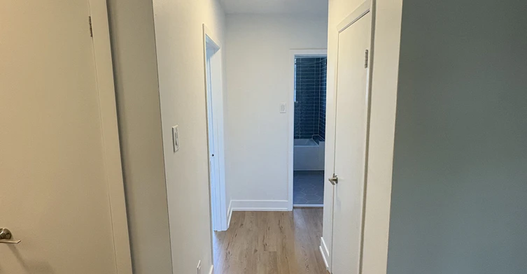 48 Waniska Avenue, Toronto, ON, M8Y 1P9 - 6