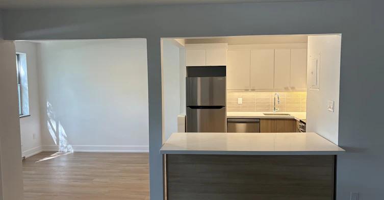 48 Waniska Avenue, Toronto, ON, M8Y 1P9 - 3