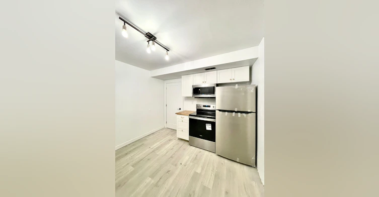 2 Beds-2133 Sperling Avenue, Burnaby, BC, V5B 4K6 - 2