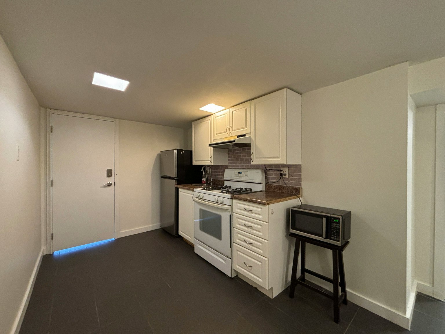 BOTTOM-6819 Linden Avenue, Burnaby, BC, V5E 3G5 - 3