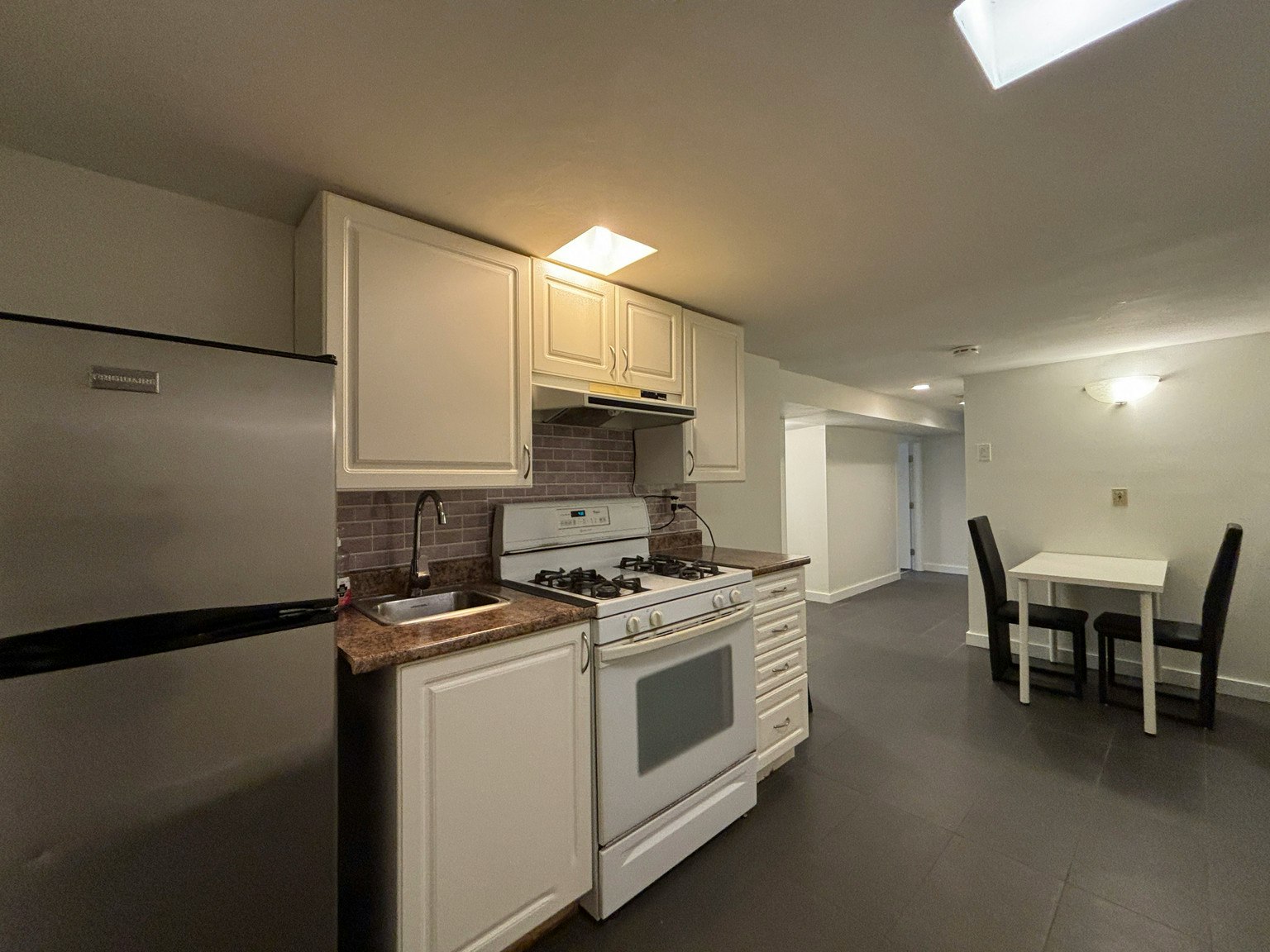 BOTTOM-6819 Linden Avenue, Burnaby, BC, V5E 3G5 - 2