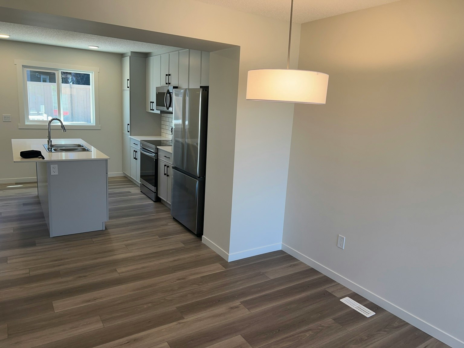 525 Secord Boulevard Nw, Edmonton, AB, T5T 7V3 - 3