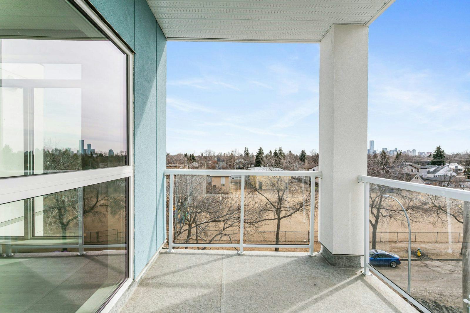11350 128 Street Northwest, Edmonton, AB, T5M 2T1 - 8