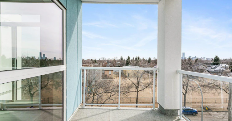 11350 128 Street Northwest, Edmonton, AB, T5M 2T1 - 8