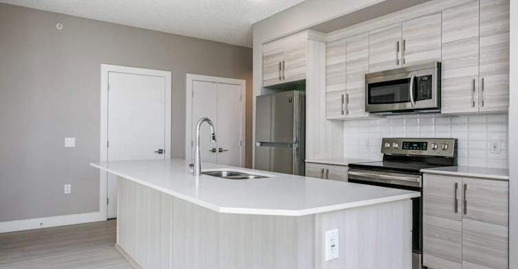 11350 128 Street Northwest, Edmonton, AB, T5M 2T1 - 4