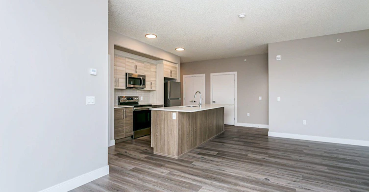 11350 128 Street Northwest, Edmonton, AB, T5M 2T1 - 4