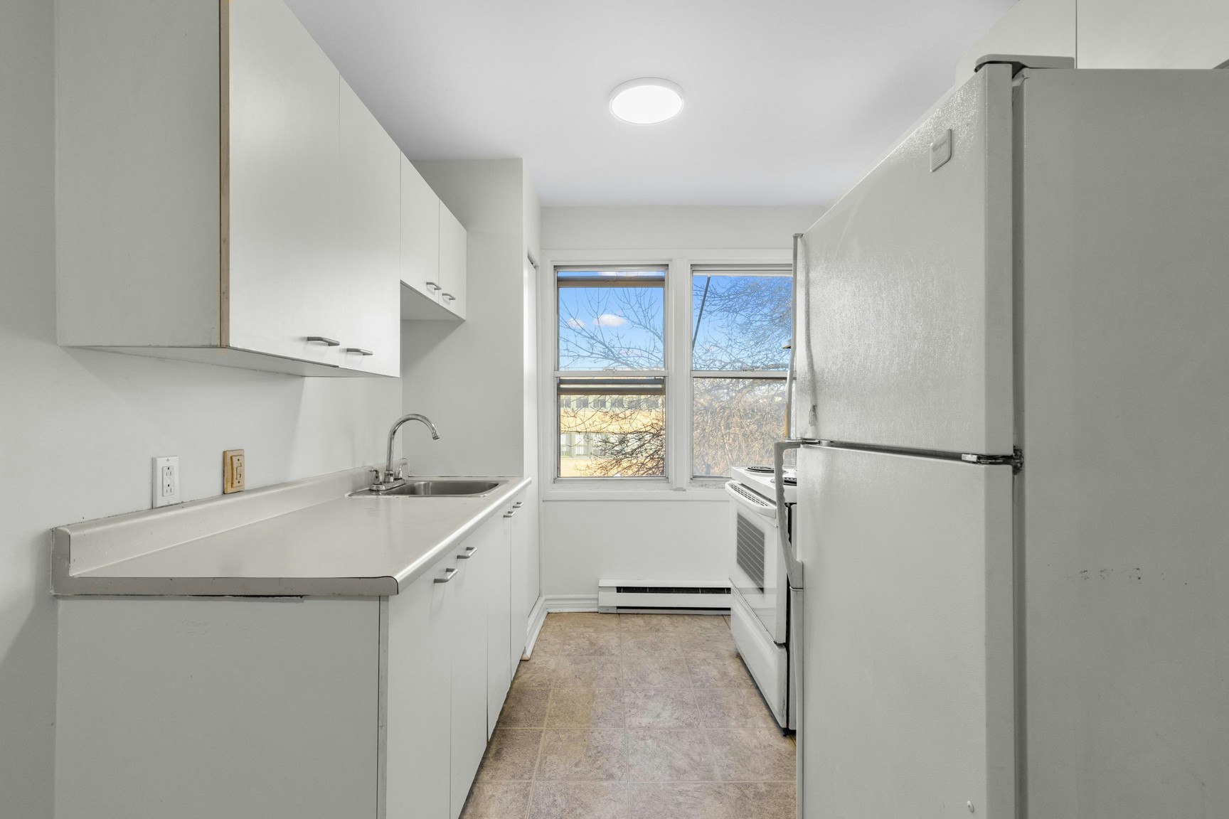 11-4761 Hochelaga Rue, Montréal, QC, H1V 1E5 - 4