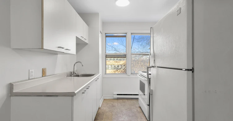 11-4761 Hochelaga Rue, Montréal, QC, H1V 1E5 - 4