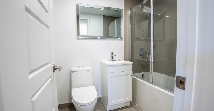 5-7030 De La Côte Saint Luc Chemin, Montréal, QC, H4V 1J3 - 3