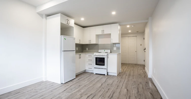 37-7030 De La Côte Saint Luc Chemin, Montréal, QC, H4V 1J3