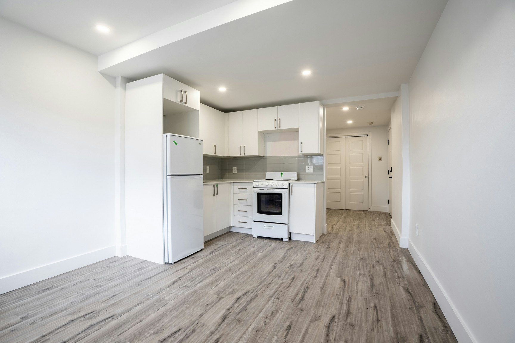 4-7030 De La Côte Saint Luc Chemin, Montréal, QC, H4V 1J3