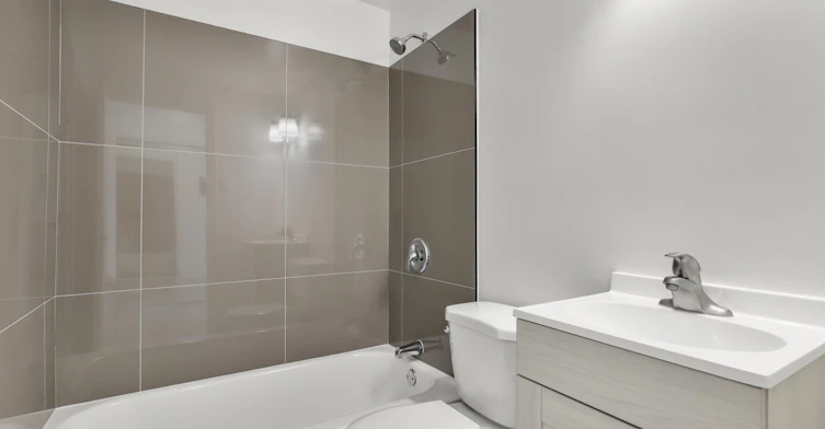 205-7790 Trémolières Avenue, Montréal, QC, H1K 1C4