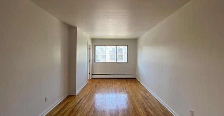 202-7790 Trémolières Avenue, Montréal, QC, H1K 1C4 - 10