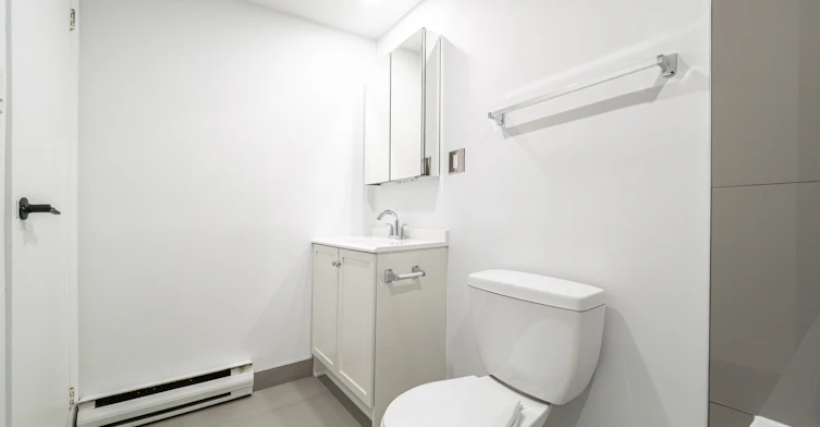 1-5576 Saint Denis Rue, Montréal, QC, H2J 2M5 - 2