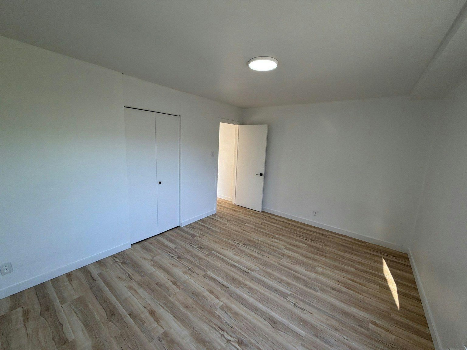 208-6351 Joseph Renaud Boulevard, Montréal, QC, H1K 3T7 - 2