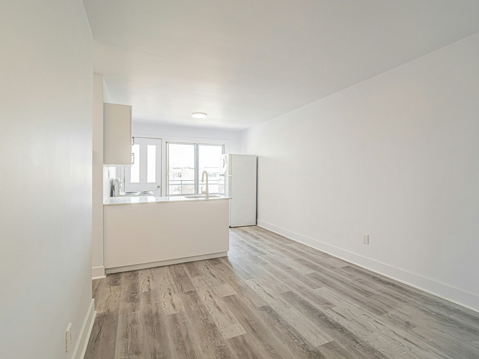 301-8281 Des Vendéens Avenue, Montréal, QC, H1K 1T4 - 2