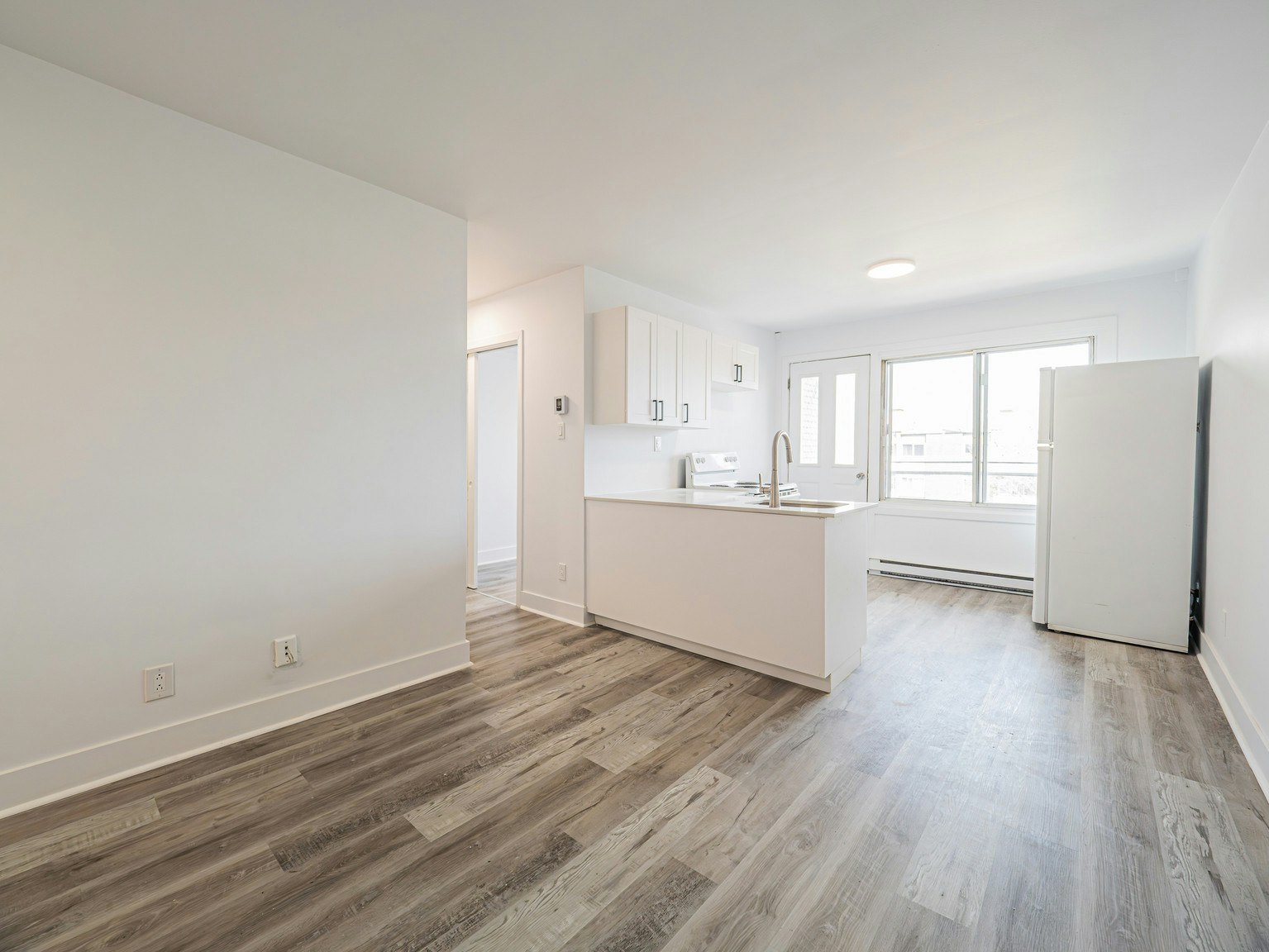 301-8281 Des Vendéens Avenue, Montréal, QC, H1K 1T4 - 4