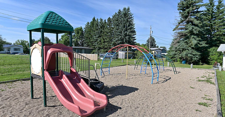 WildroseE-76-JA11683-4202 45th Street, Wetaskiwin, AB, T9A 2L3 - 2
