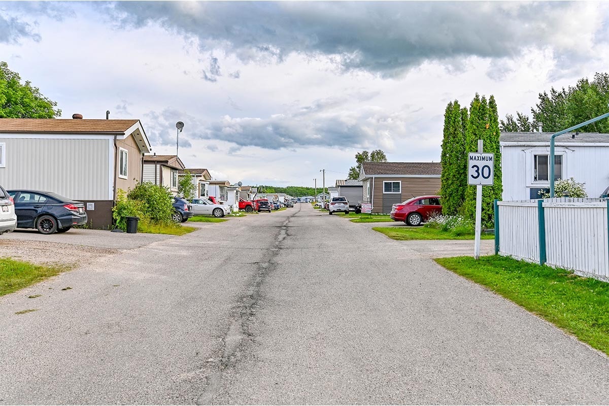 LakeletEs-66-PL4281A-4405 50th Avenue, Cold Lake, AB, T9M 1Z3 - 3