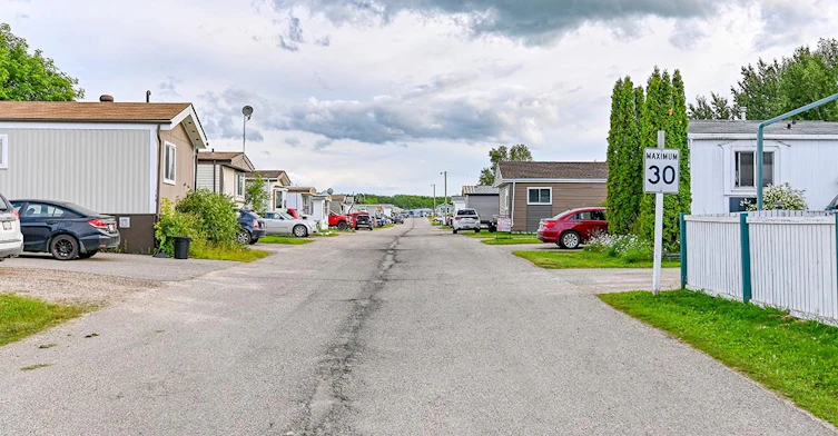 LakeletEs-66-PL4281A-4405 50th Avenue, Cold Lake, AB, T9M 1Z3 - 3