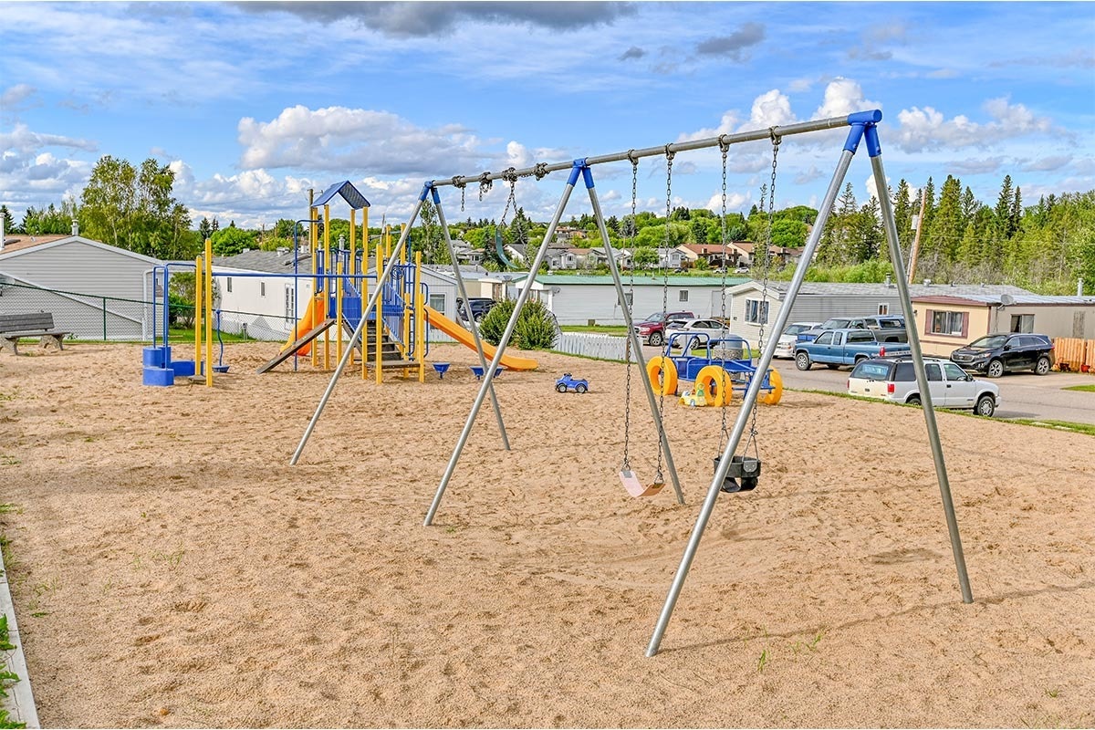 LakeletEs-66-PL4281A-4405 50th Avenue, Cold Lake, AB, T9M 1Z3 - 5