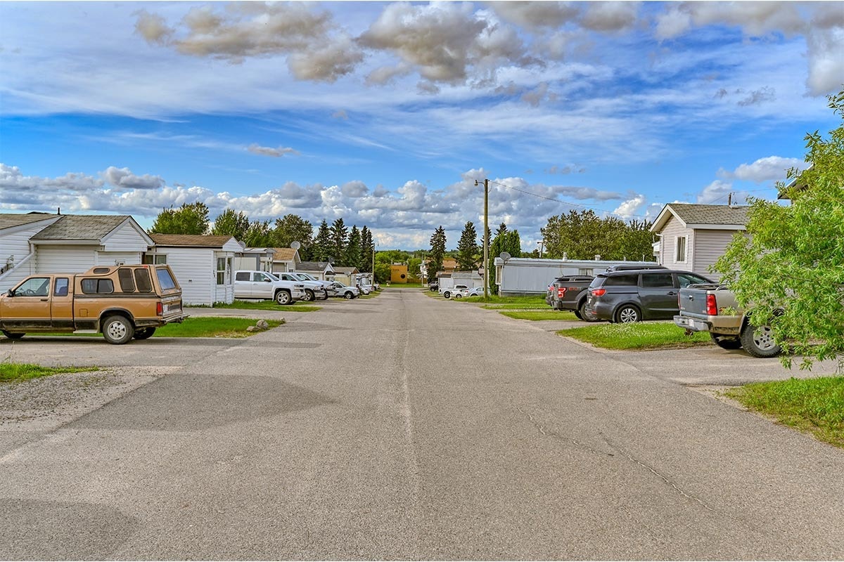 LakeletEs-66-PL4281A-4405 50th Avenue, Cold Lake, AB, T9M 1Z3 - 2