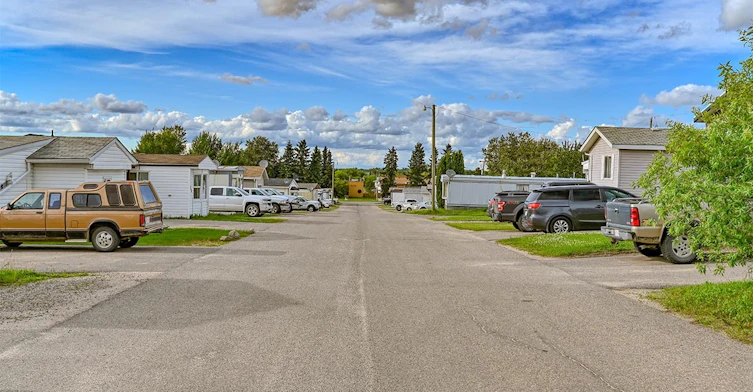 LakeletEs-66-PL4281A-4405 50th Avenue, Cold Lake, AB, T9M 1Z3 - 2