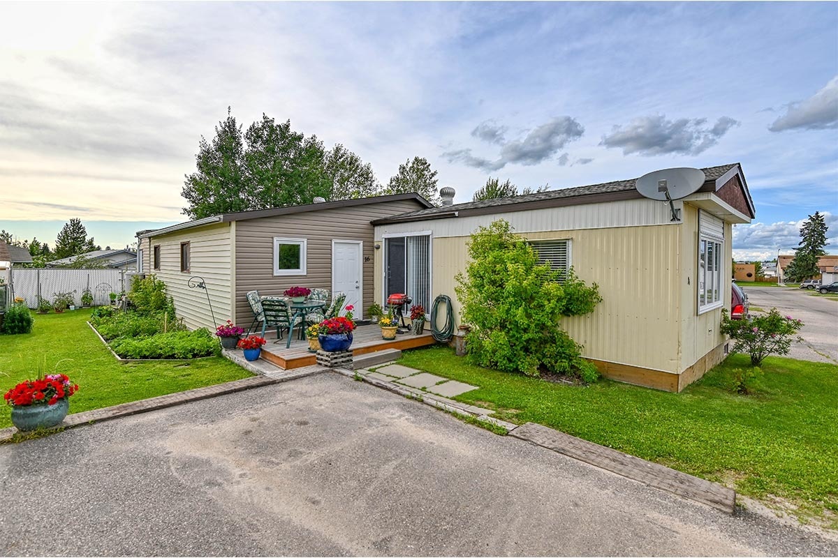 LakeletEs-66-PL4281A-4405 50th Avenue, Cold Lake, AB, T9M 1Z3