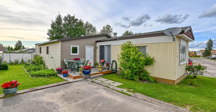 LakeletEs-66-PL4281A-4405 50th Avenue, Cold Lake, AB, T9M 1Z3