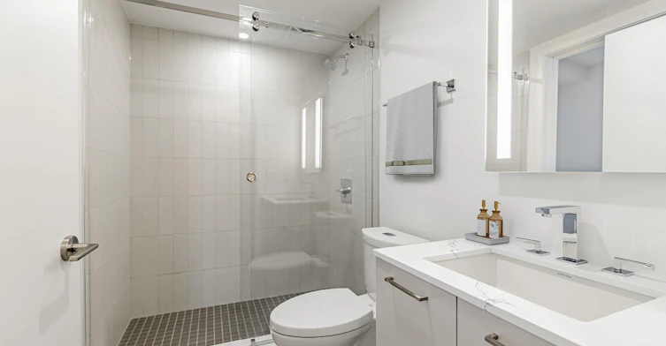 0618-370 Queens Quay West, Toronto, ON, M5V 0X6 - 9
