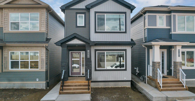 M-8136 227 Street Northwest, Edmonton, AB, T5T 4N5 - 2