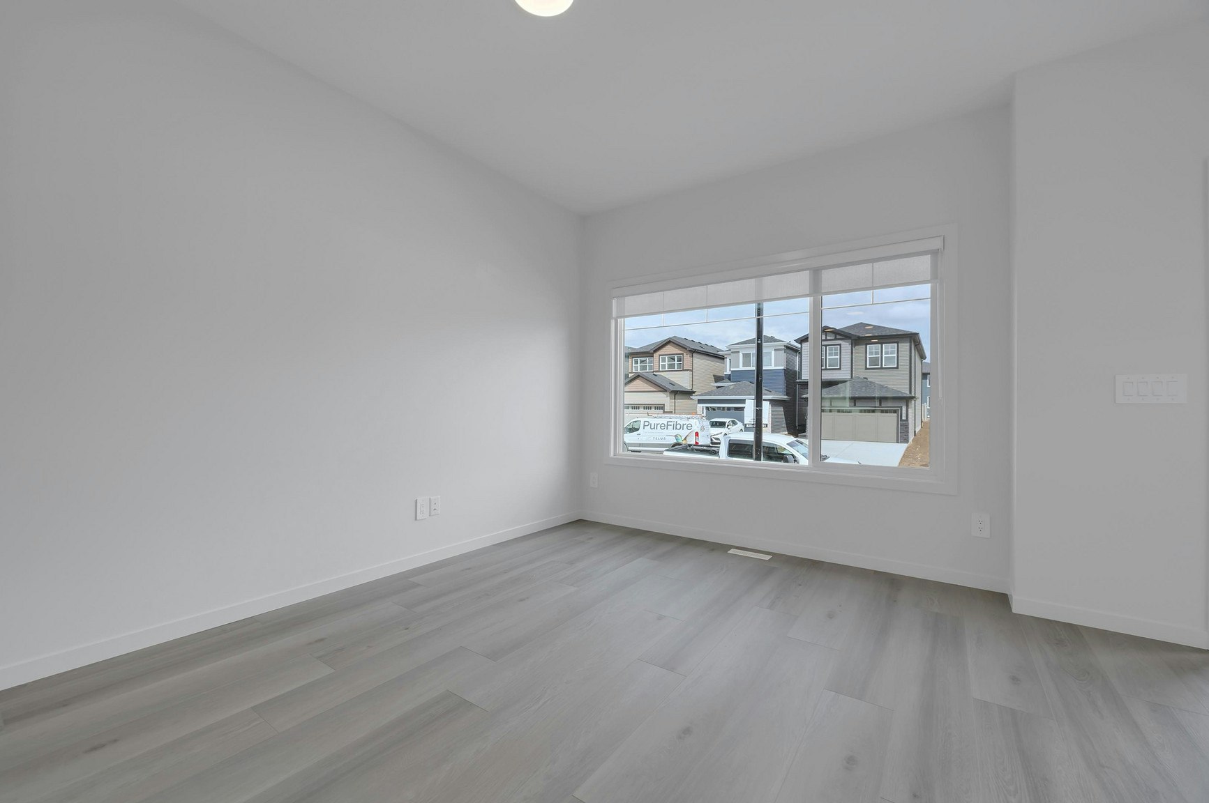 M-8136 227 Street Northwest, Edmonton, AB, T5T 4N5 - 8