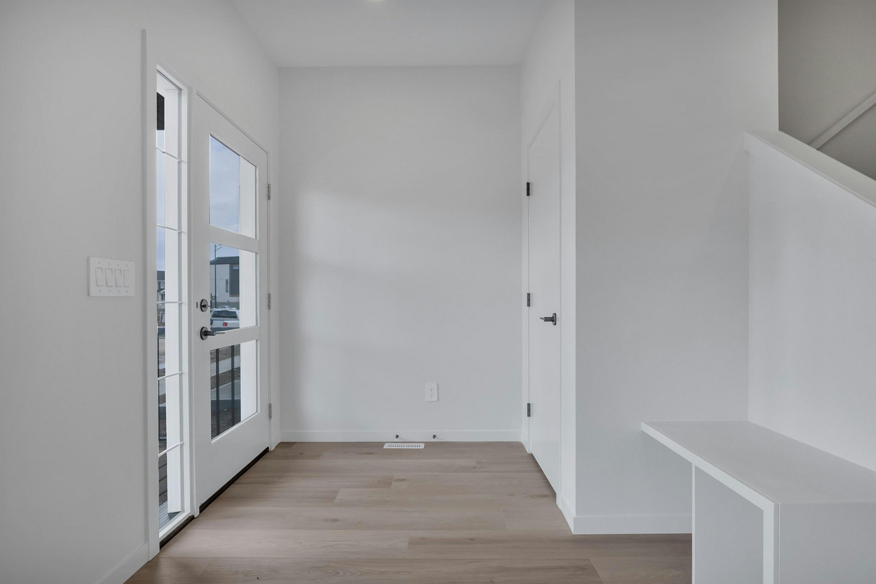 M-8136 227 Street Northwest, Edmonton, AB, T5T 4N5 - 4