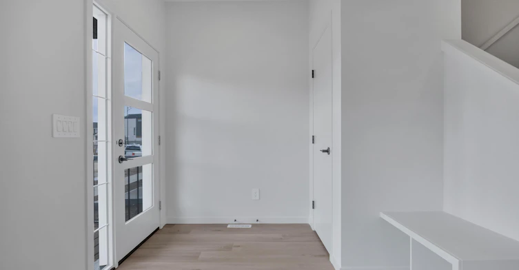 M-8136 227 Street Northwest, Edmonton, AB, T5T 4N5 - 4