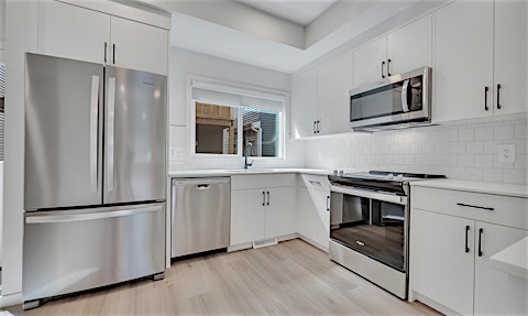 M-8136 227 Street Northwest, Edmonton, AB, T5T 4N5