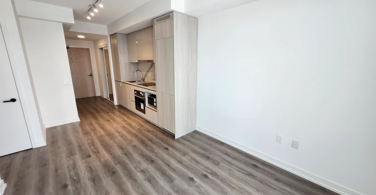 521-225 Commerce Street, Vaughan, ON, L4K 0R1 - 2