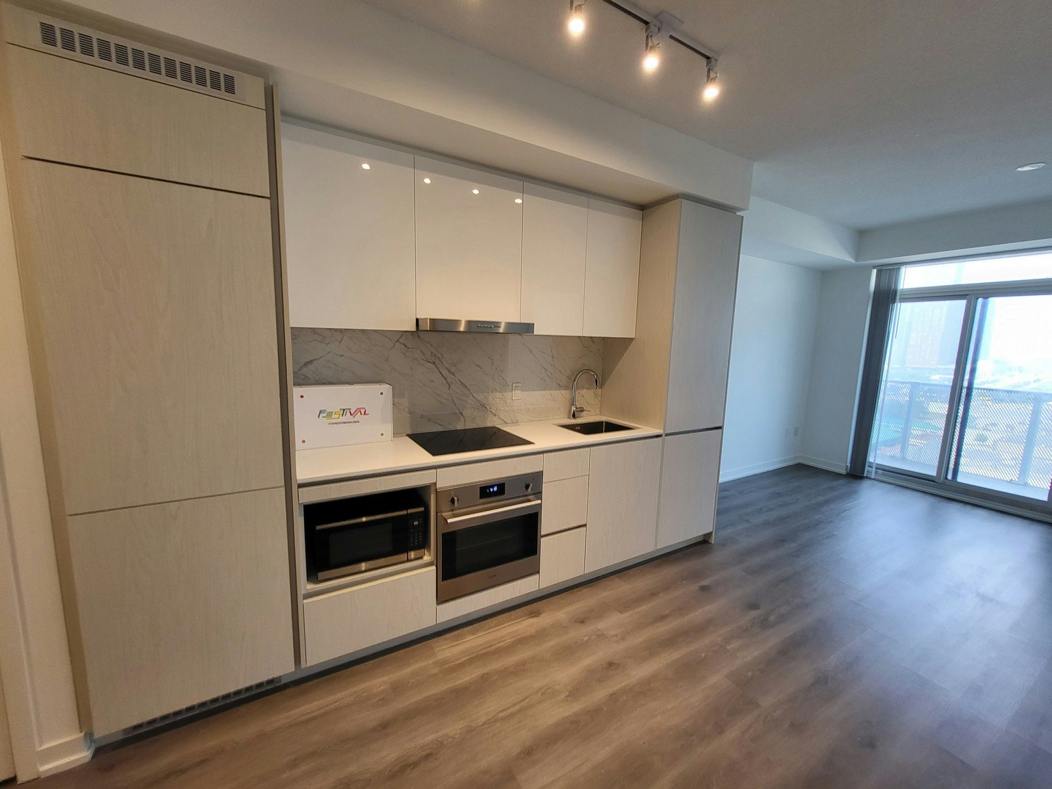 1609-225 Commerce Street, Vaughan, ON, L4K 0R1 - 2