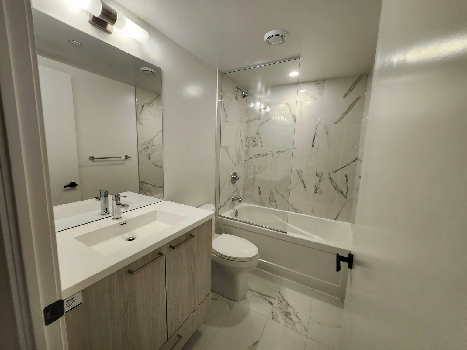 3916-225 Commerce Street, Vaughan, ON, L4K 0R1 - 4