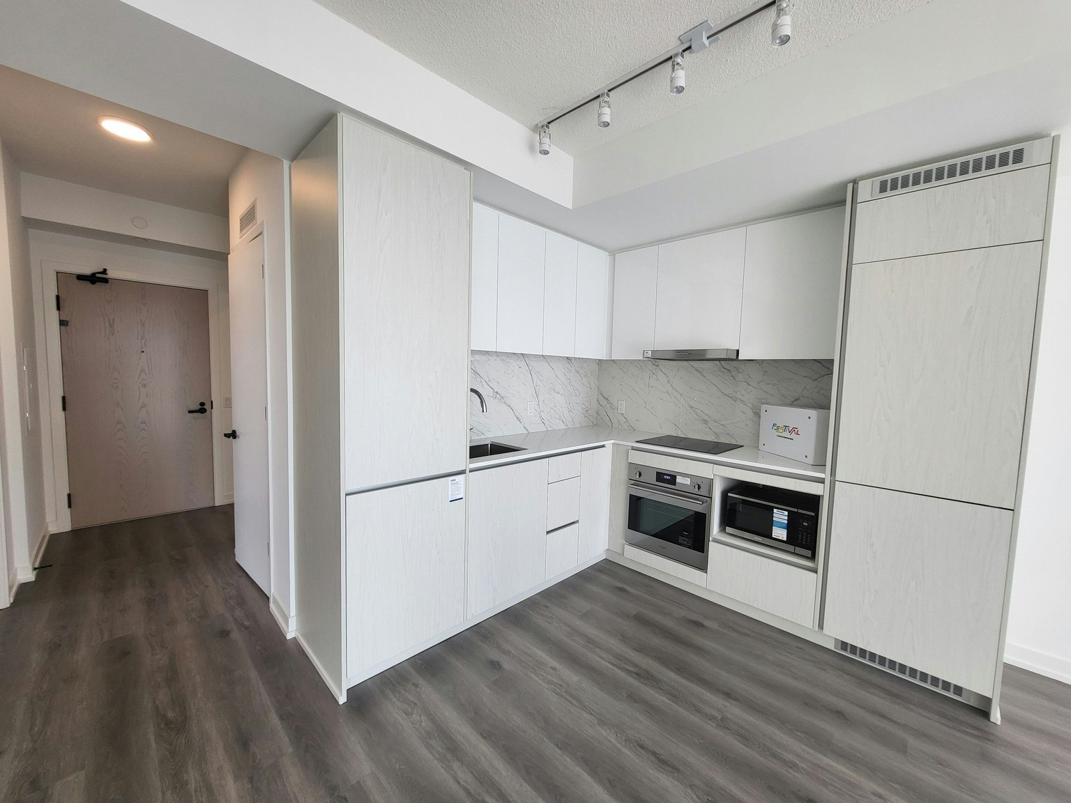 3603-225 Commerce Street, Vaughan, ON, L4K 0R1 - 2