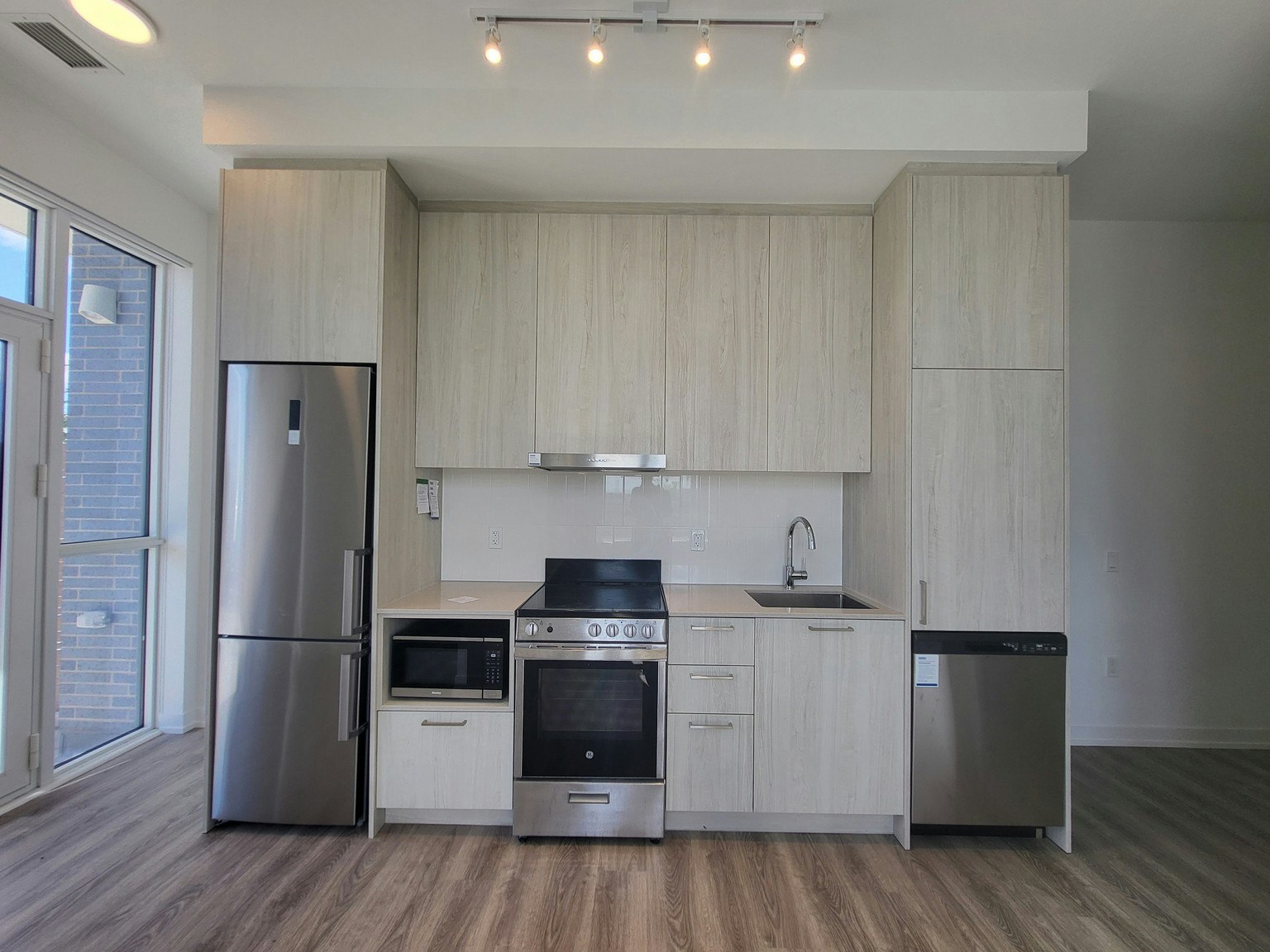105-225 Commerce Street, Vaughan, ON, L4K 0R1 - 9