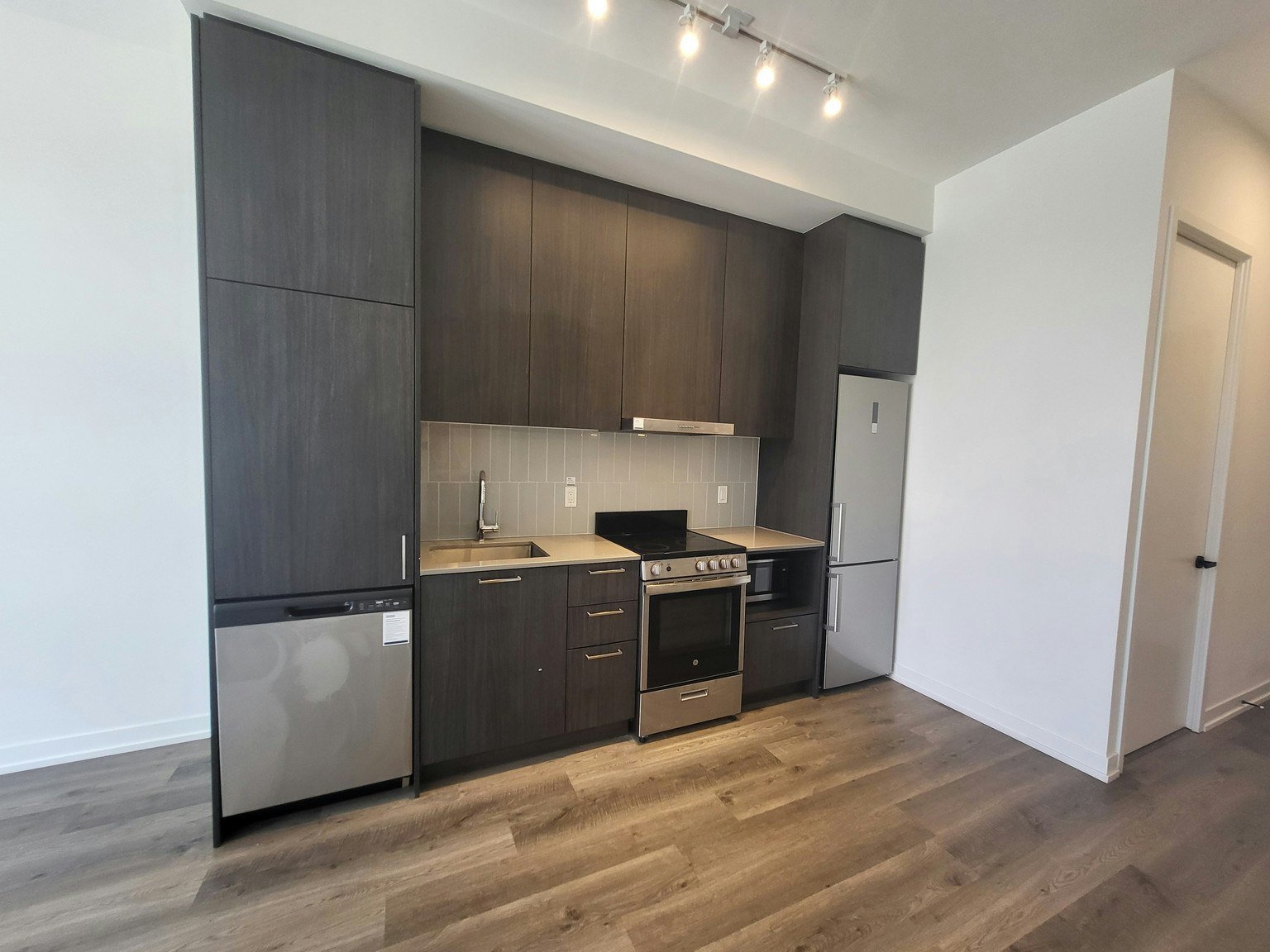 111-225 Commerce Street, Vaughan, ON, L4K 0R1 - 7
