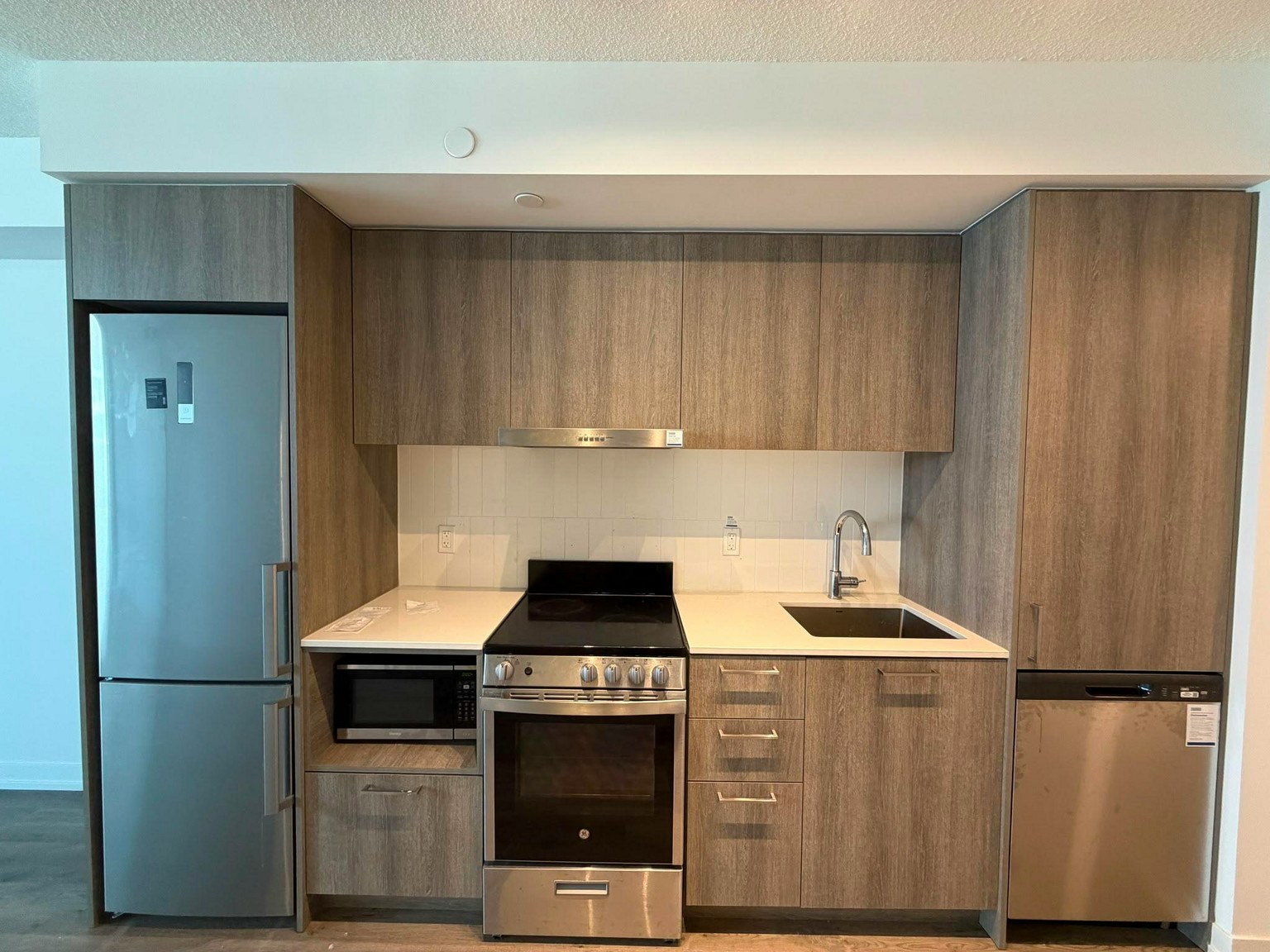 301-225 Commerce Street, Vaughan, ON, L4K 0R1 - 2